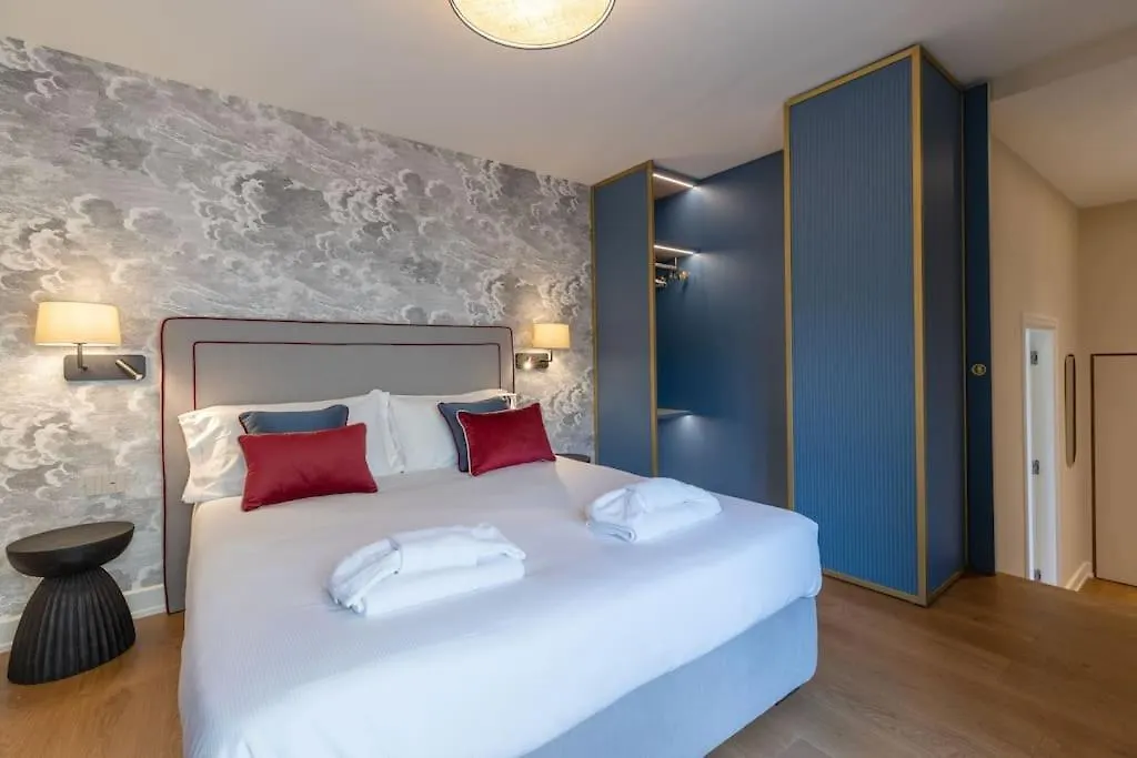 Design Florence Suite In Florence Apartment