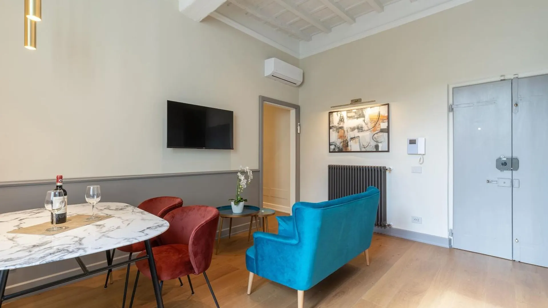 Design Florence Suite In Florence Apartment
